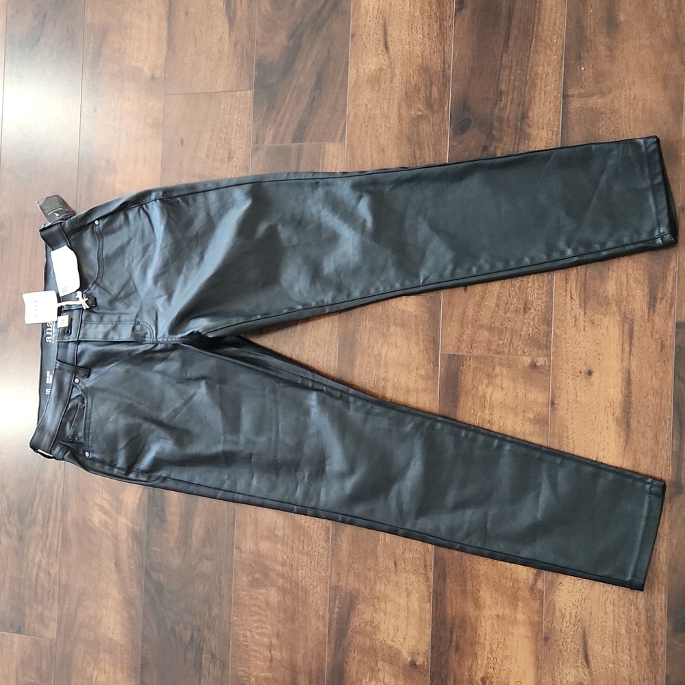 NWT Black Dark rinse Denim Size 10 pants